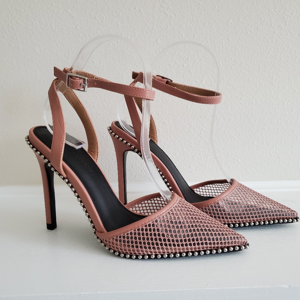 Pointed high heels with studs